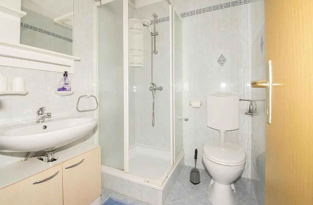 Apartment Maria 罗维尼
