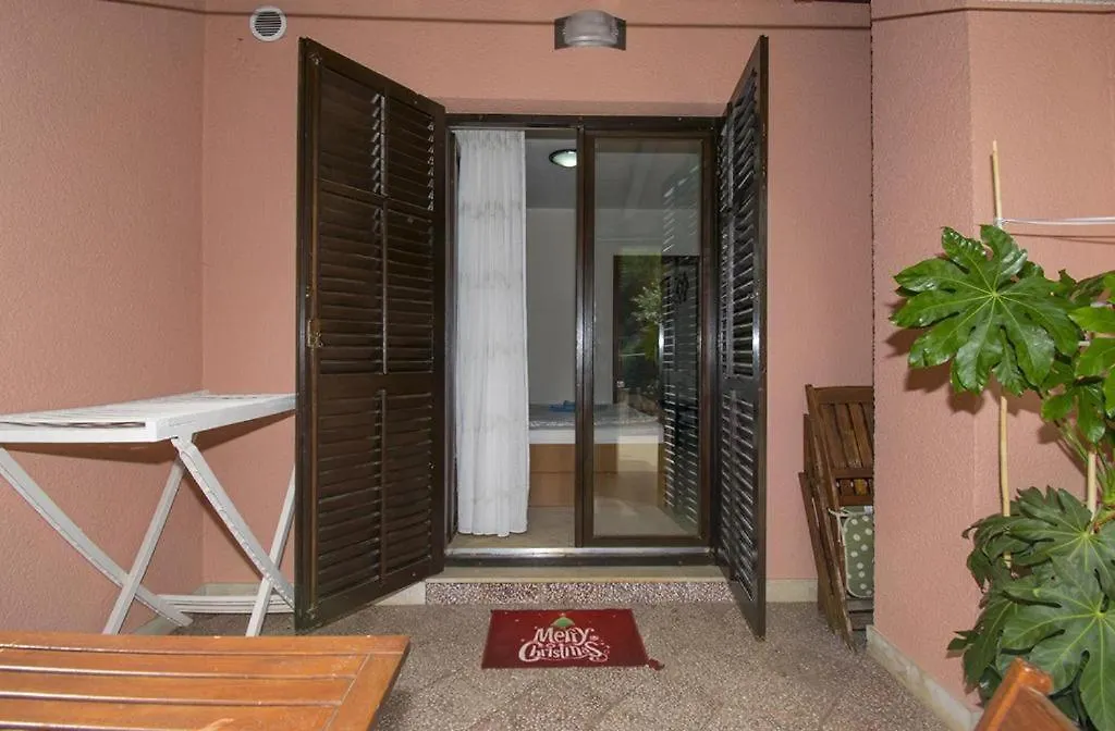 Apartment Maria 罗维尼 克罗地亚
