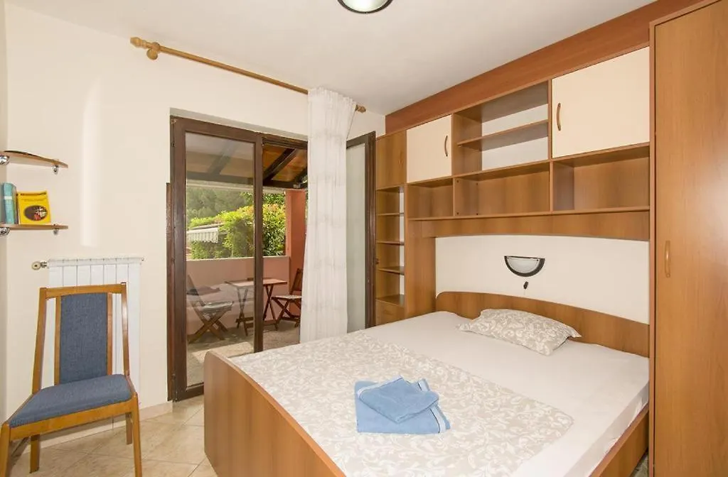 Apartment Maria 罗维尼